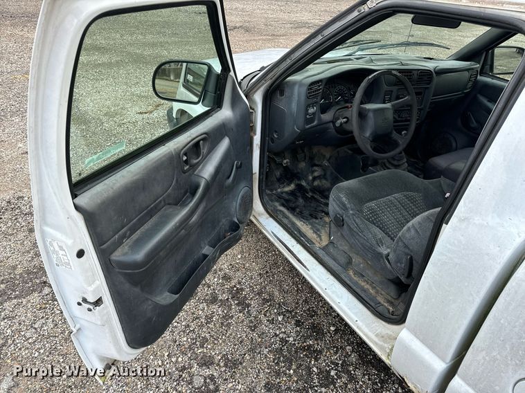 image for item EH7417 2003 Chevrolet S10 pickup truck