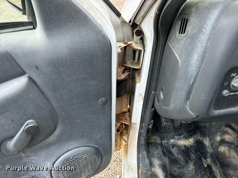 image for item EH7417 2003 Chevrolet S10 pickup truck