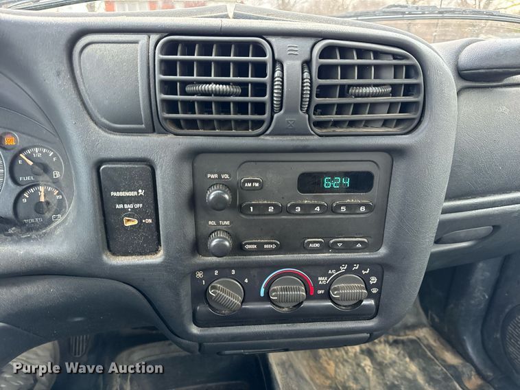 image for item EH7417 2003 Chevrolet S10 pickup truck