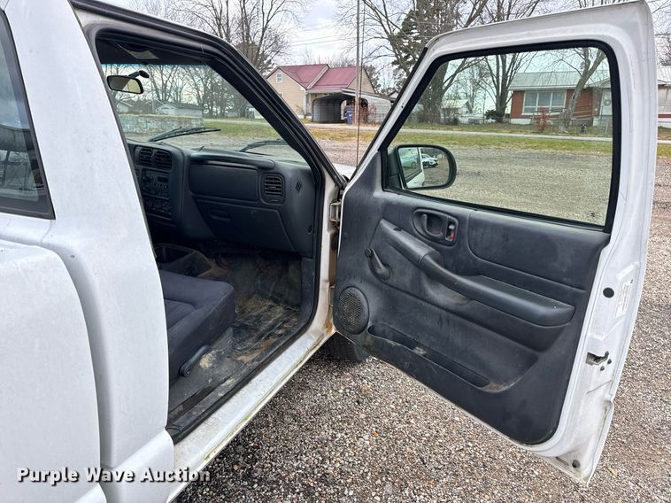 image for item EH7417 2003 Chevrolet S10 pickup truck