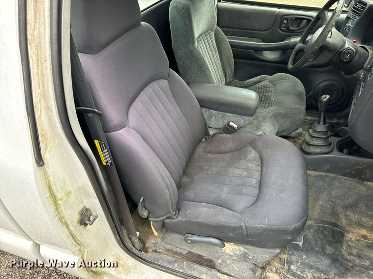 image for item EH7417 2003 Chevrolet S10 pickup truck