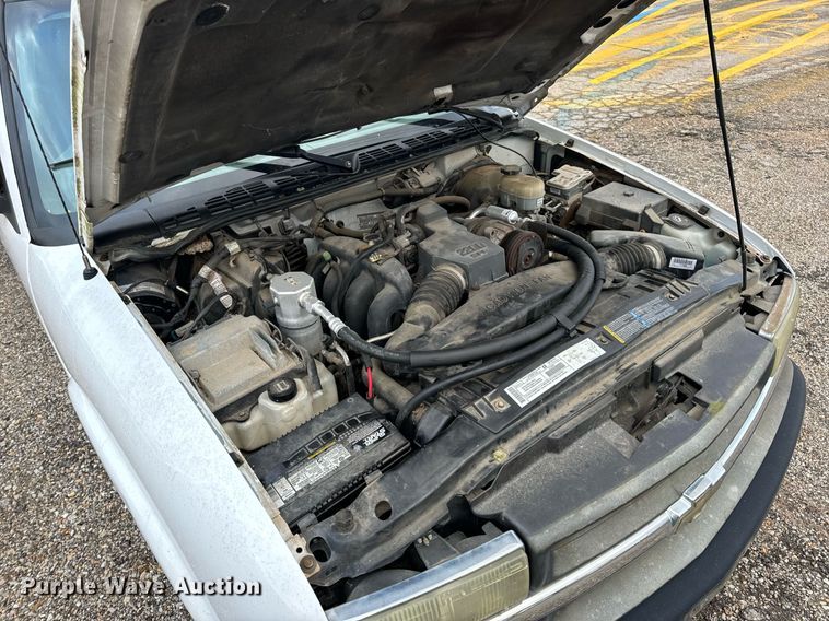 image for item EH7417 2003 Chevrolet S10 pickup truck