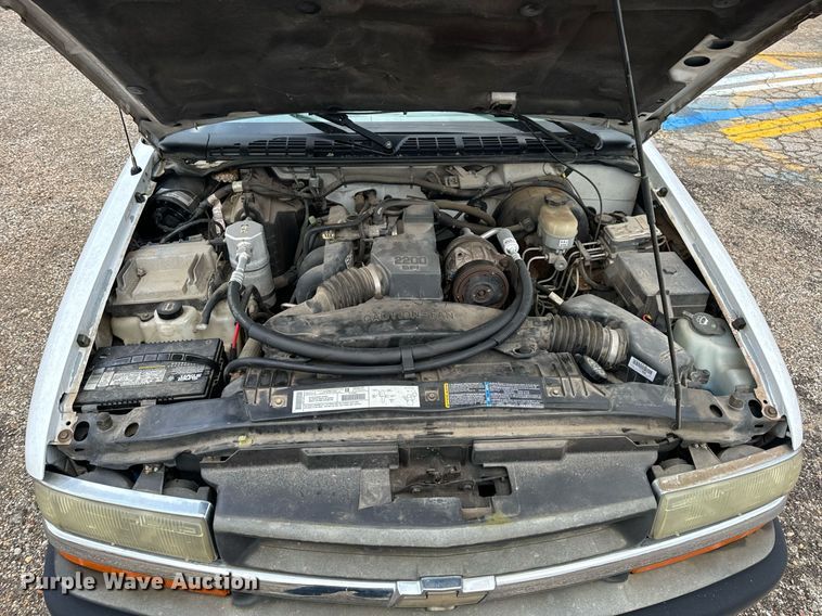 image for item EH7417 2003 Chevrolet S10 pickup truck