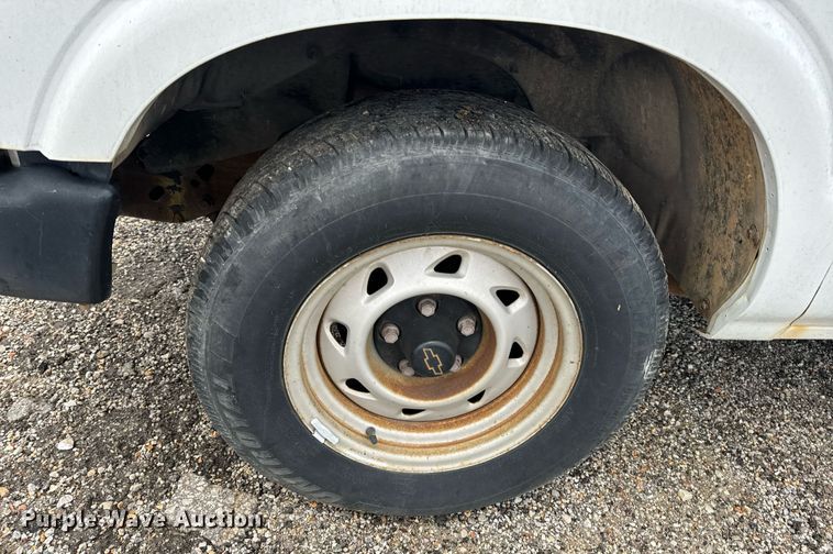 image for item EH7417 2003 Chevrolet S10 pickup truck