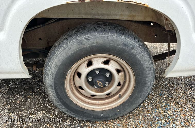 image for item EH7417 2003 Chevrolet S10 pickup truck