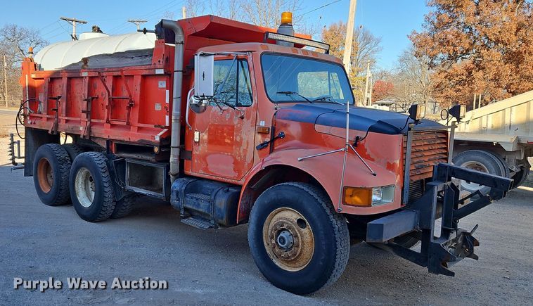 image for item EI8664 1991 International 4900 dump truck