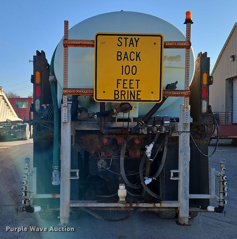 image for item EI8664 1991 International 4900 dump truck