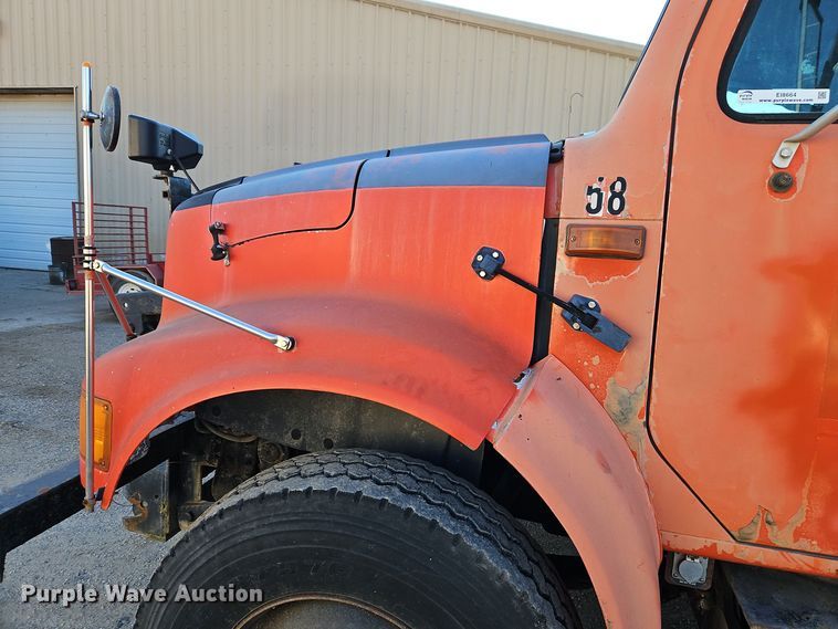 image for item EI8664 1991 International 4900 dump truck