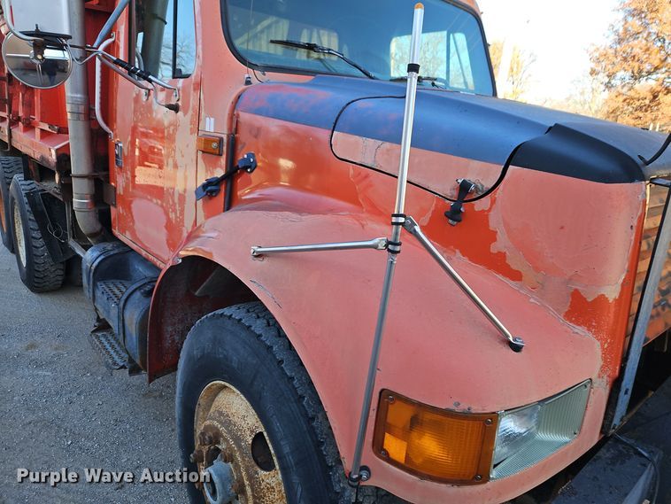 image for item EI8664 1991 International 4900 dump truck