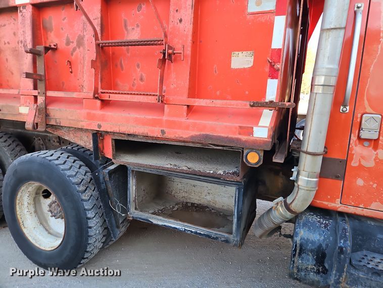 image for item EI8664 1991 International 4900 dump truck