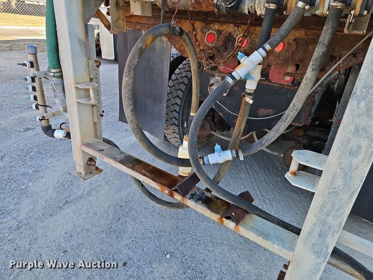 image for item EI8664 1991 International 4900 dump truck