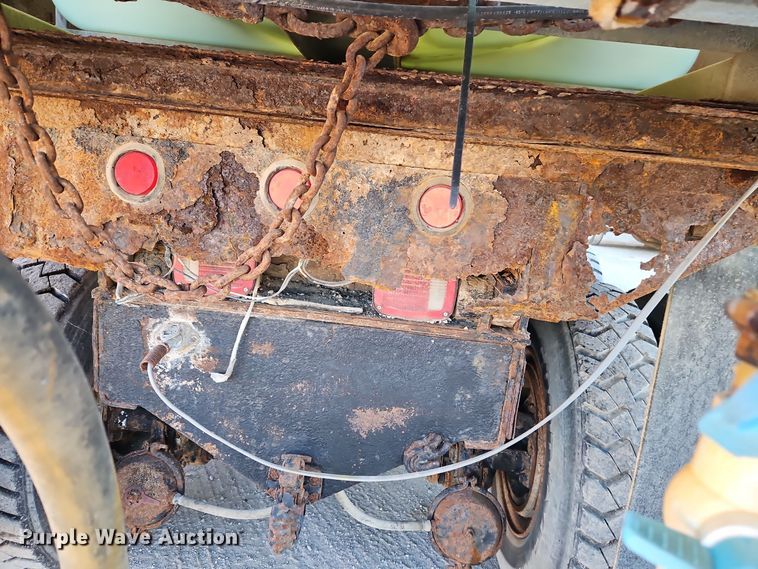 image for item EI8664 1991 International 4900 dump truck