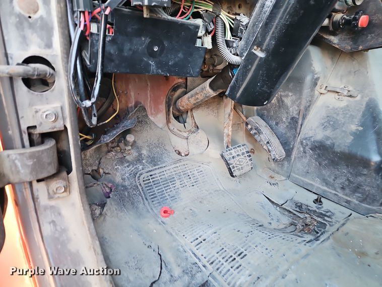 image for item EI8664 1991 International 4900 dump truck