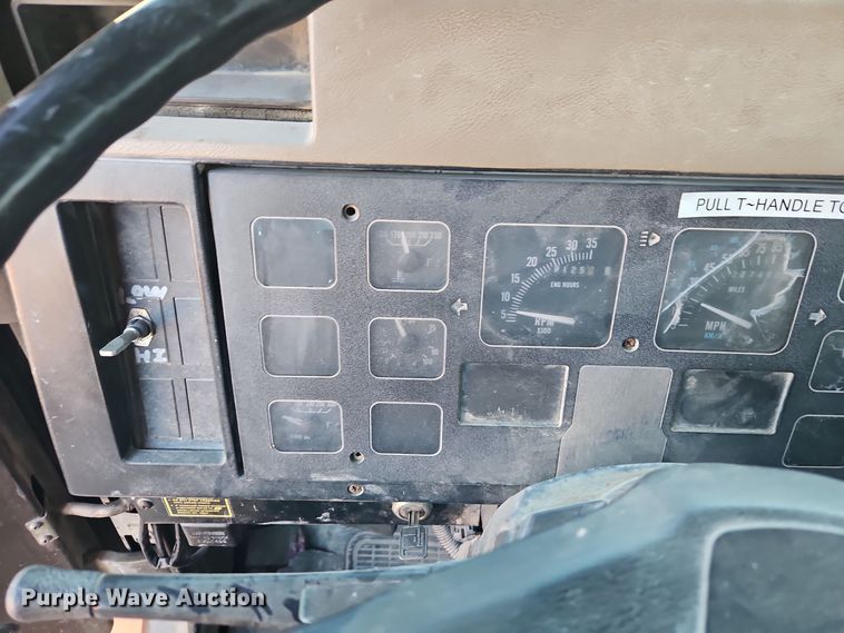 image for item EI8664 1991 International 4900 dump truck
