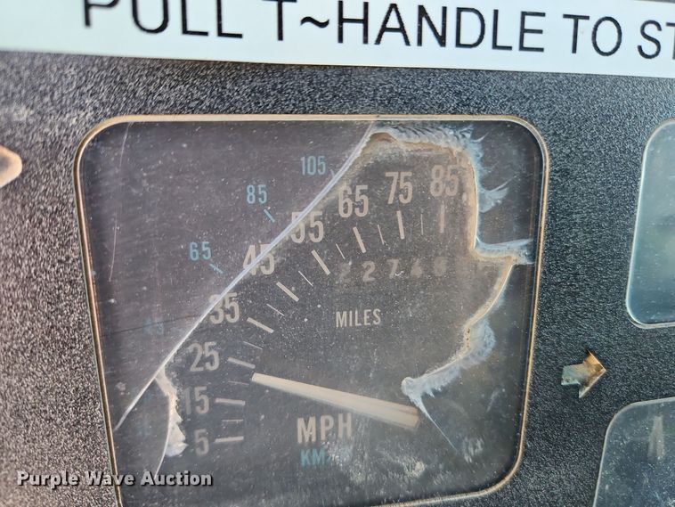 image for item EI8664 1991 International 4900 dump truck