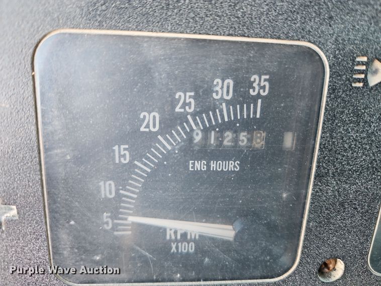 image for item EI8664 1991 International 4900 dump truck