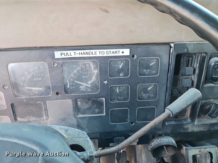 image for item EI8664 1991 International 4900 dump truck