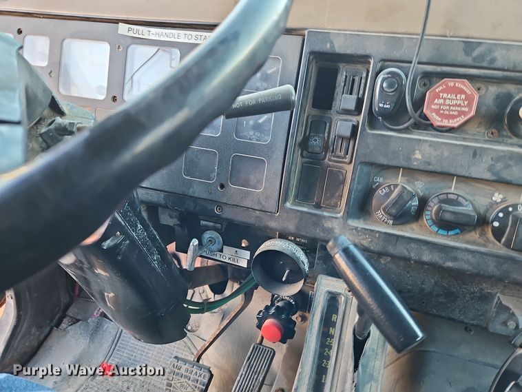 image for item EI8664 1991 International 4900 dump truck