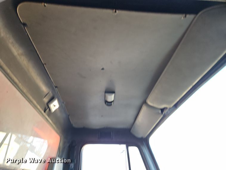 image for item EI8664 1991 International 4900 dump truck