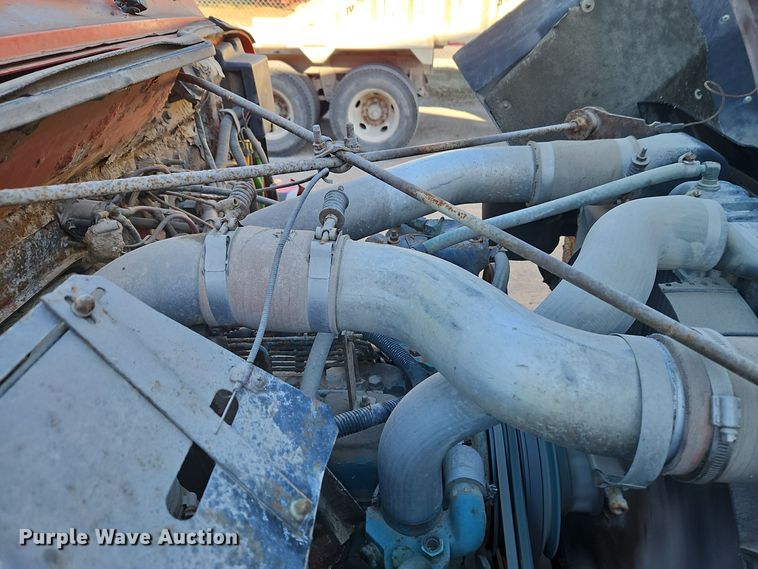 image for item EI8664 1991 International 4900 dump truck