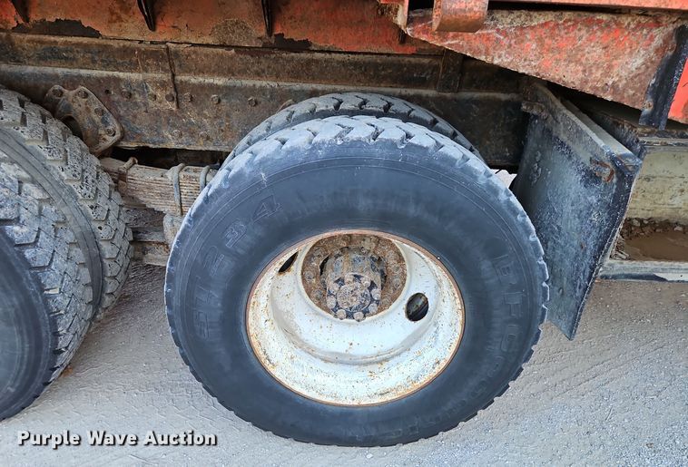 image for item EI8664 1991 International 4900 dump truck