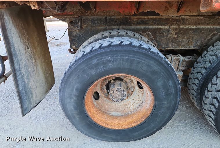 image for item EI8664 1991 International 4900 dump truck
