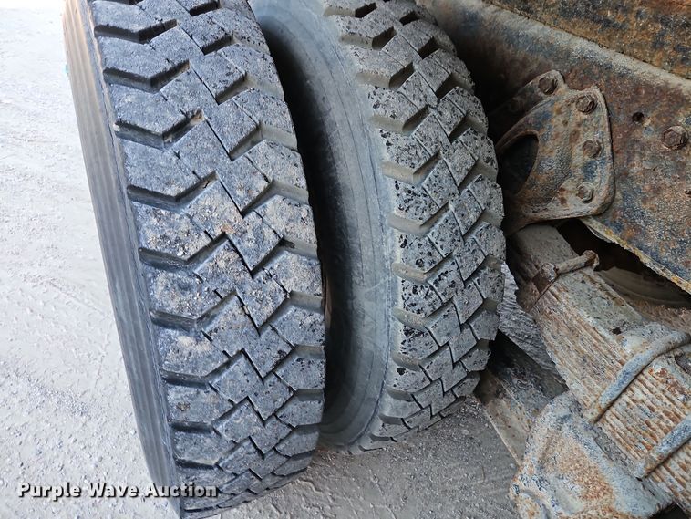 image for item EI8664 1991 International 4900 dump truck