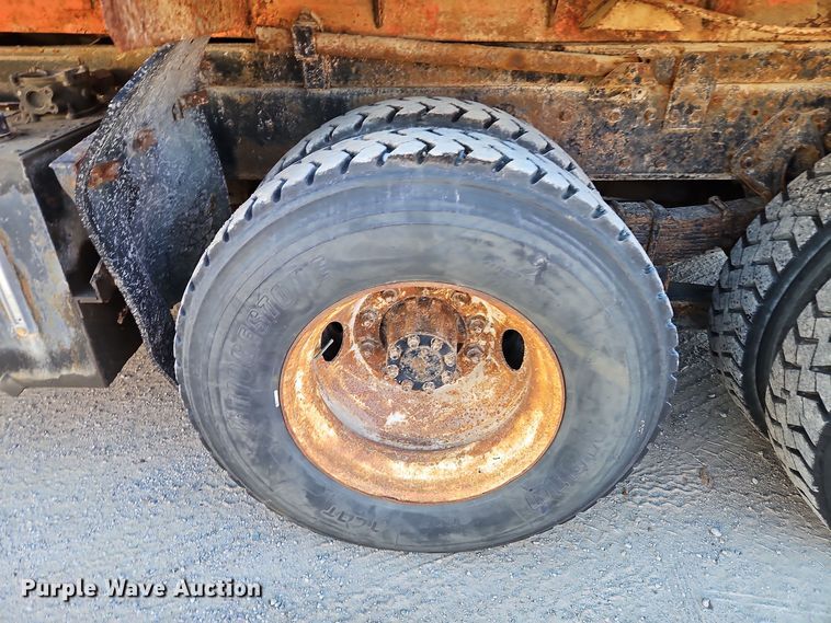 image for item EI8664 1991 International 4900 dump truck