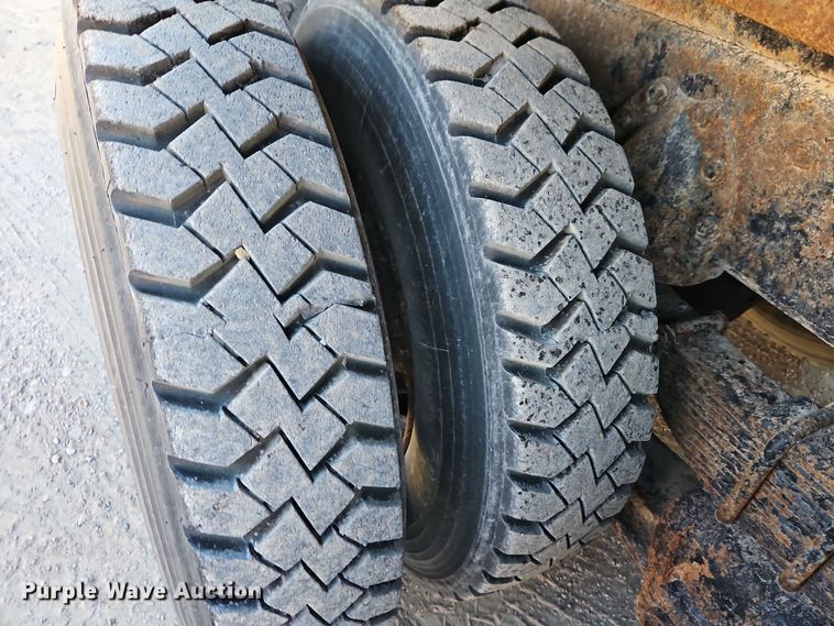 image for item EI8664 1991 International 4900 dump truck
