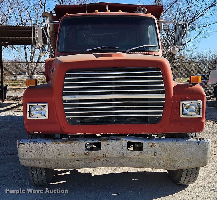 image for item EI8669 1991 Ford L8000 dump truck