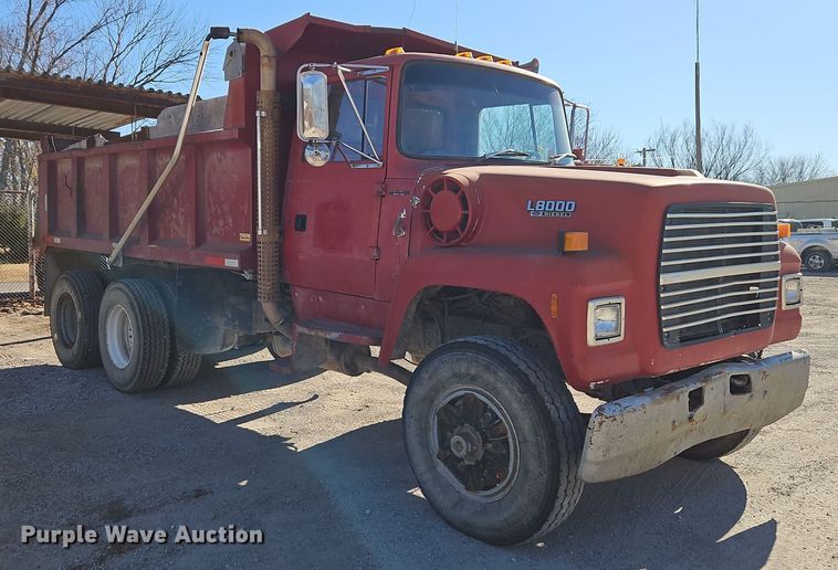 image for item EI8669 1991 Ford L8000 dump truck