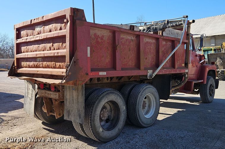 image for item EI8669 1991 Ford L8000 dump truck