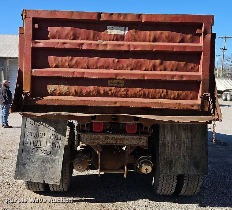 image for item EI8669 1991 Ford L8000 dump truck