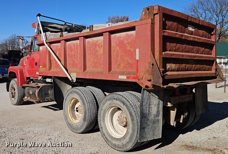 image for item EI8669 1991 Ford L8000 dump truck