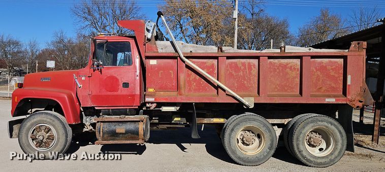 image for item EI8669 1991 Ford L8000 dump truck