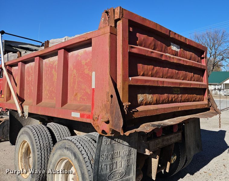image for item EI8669 1991 Ford L8000 dump truck