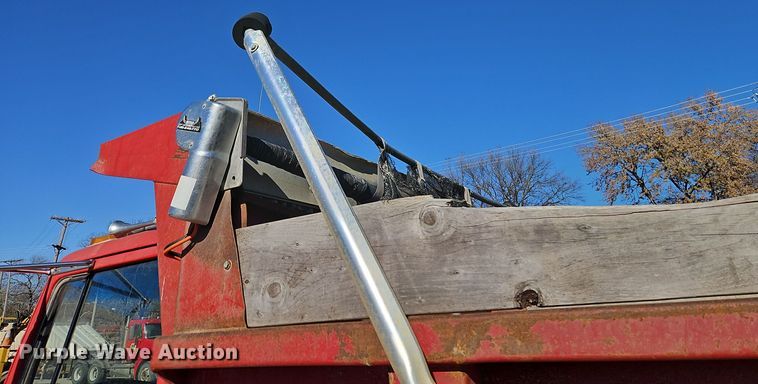 image for item EI8669 1991 Ford L8000 dump truck