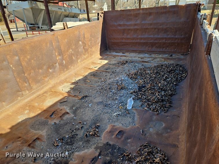 image for item EI8669 1991 Ford L8000 dump truck