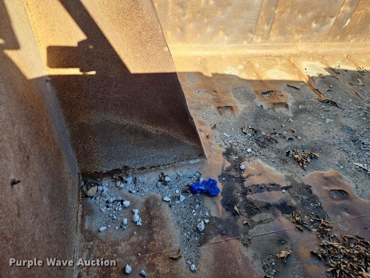 image for item EI8669 1991 Ford L8000 dump truck