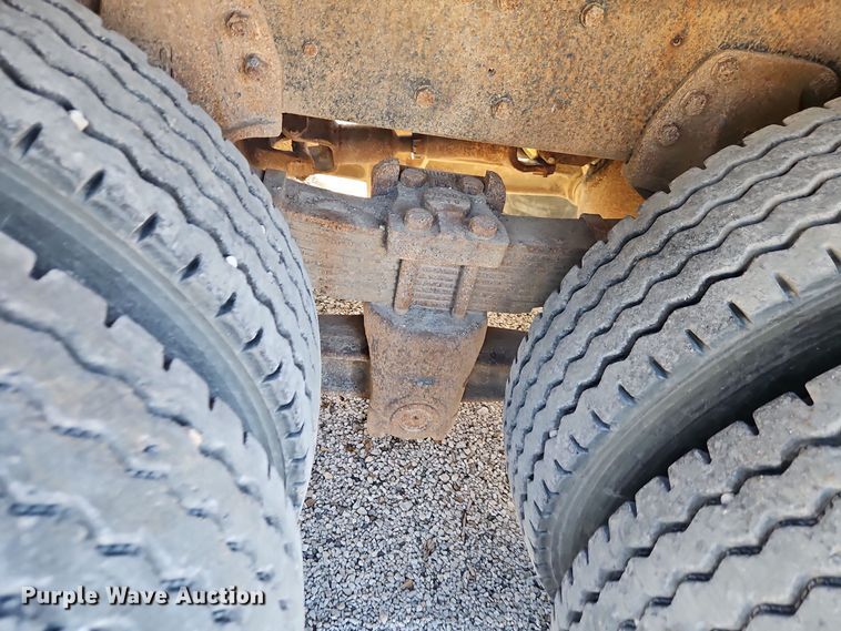 image for item EI8669 1991 Ford L8000 dump truck