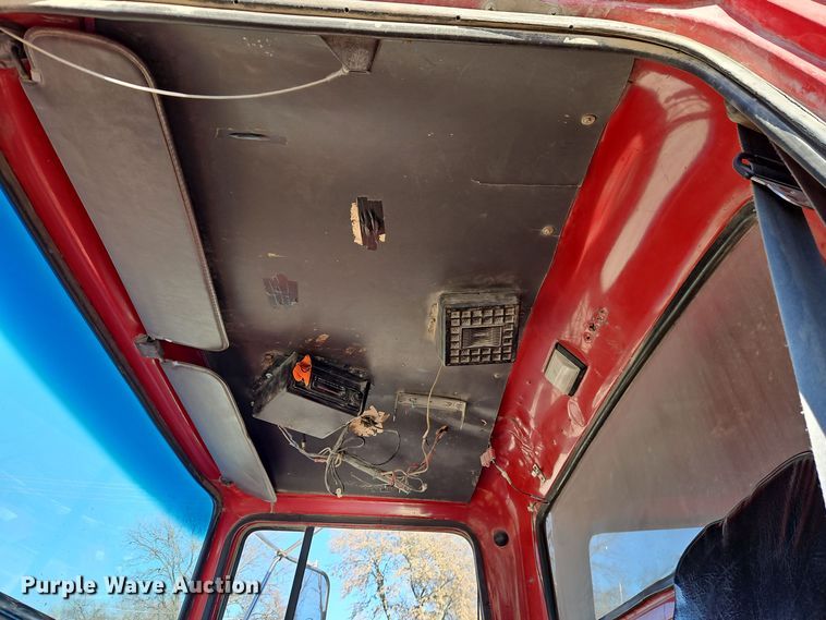 image for item EI8669 1991 Ford L8000 dump truck