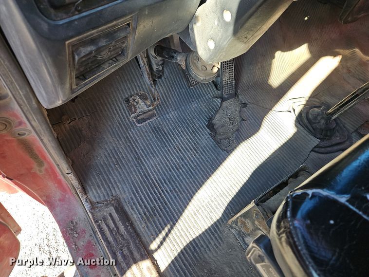 image for item EI8669 1991 Ford L8000 dump truck