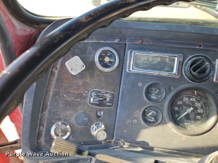 image for item EI8669 1991 Ford L8000 dump truck