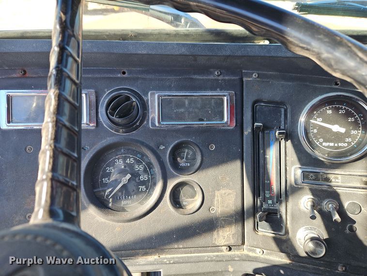 image for item EI8669 1991 Ford L8000 dump truck