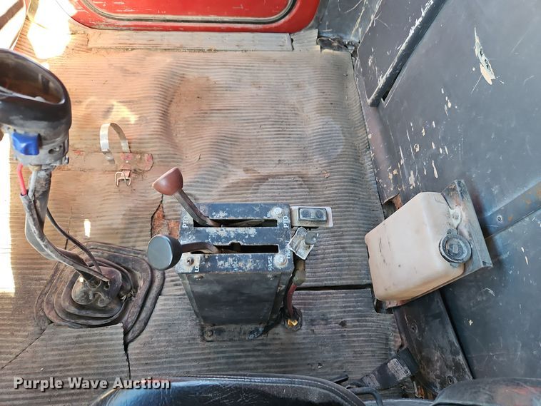 image for item EI8669 1991 Ford L8000 dump truck