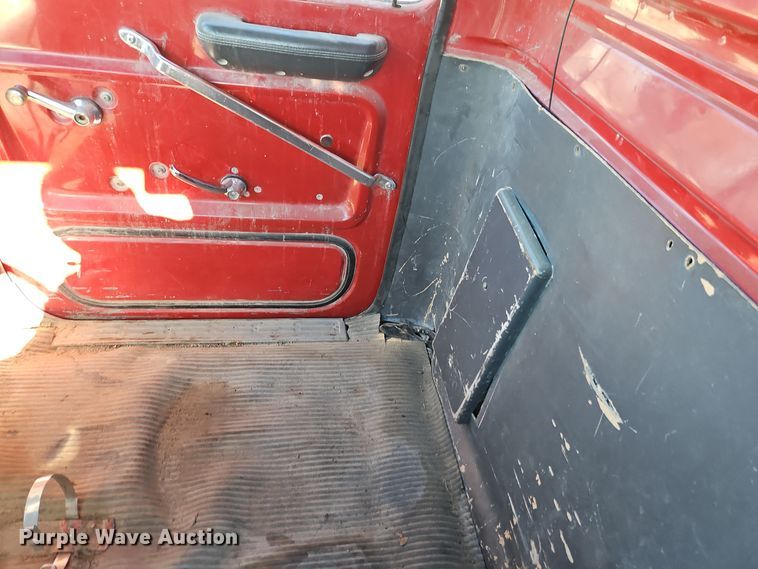 image for item EI8669 1991 Ford L8000 dump truck