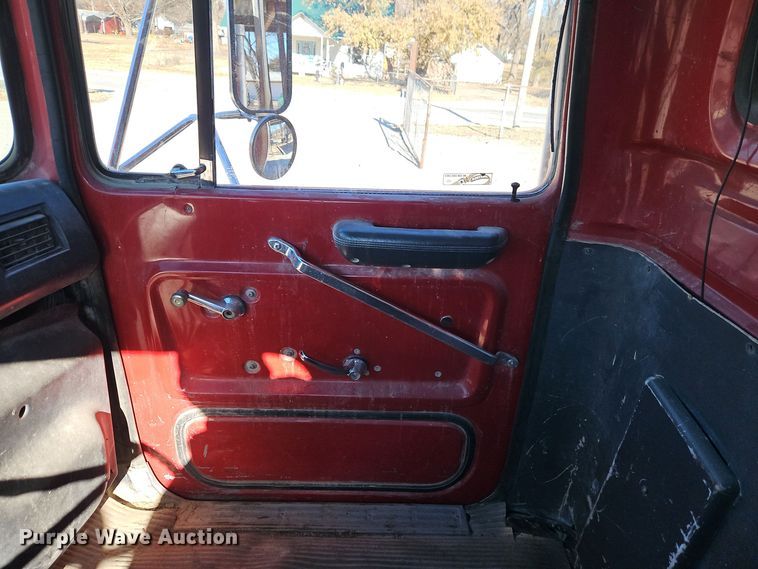 image for item EI8669 1991 Ford L8000 dump truck