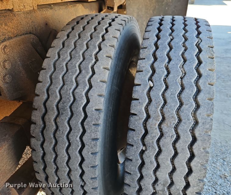 image for item EI8669 1991 Ford L8000 dump truck