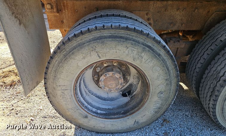 image for item EI8669 1991 Ford L8000 dump truck