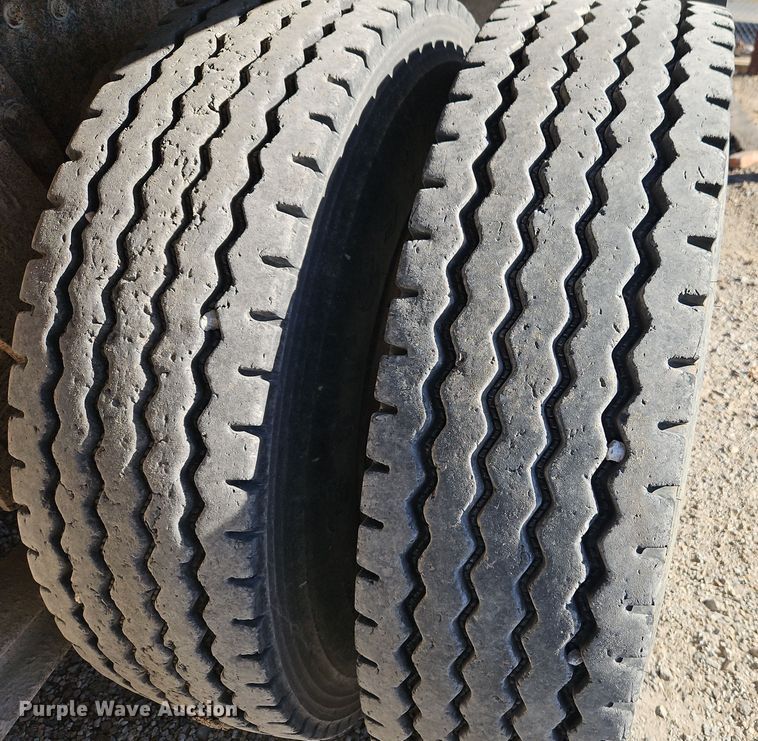 image for item EI8669 1991 Ford L8000 dump truck